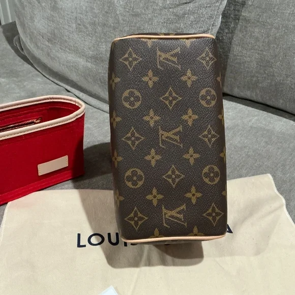Louis Vuitton Speedy 20 in monogram - Picture 9 of 10
